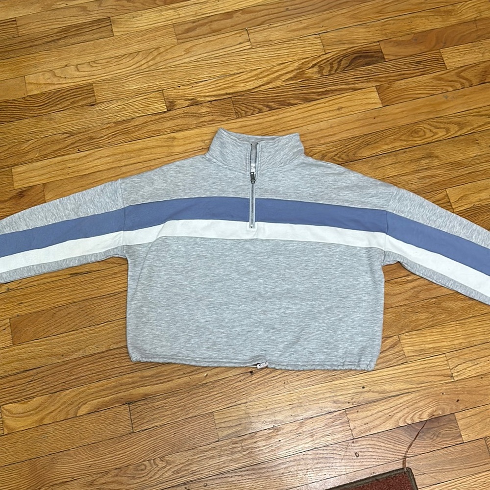 Women’s medium cropped sweater